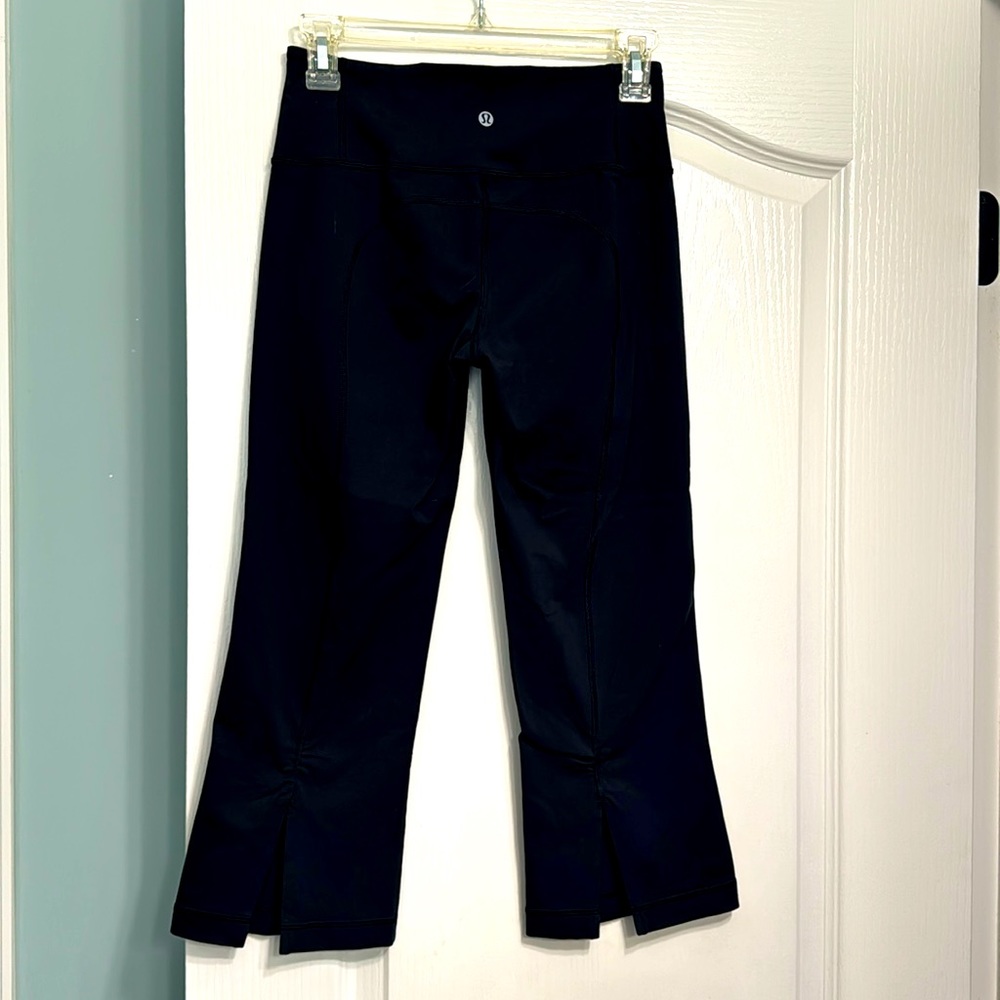 Black lululemon capris